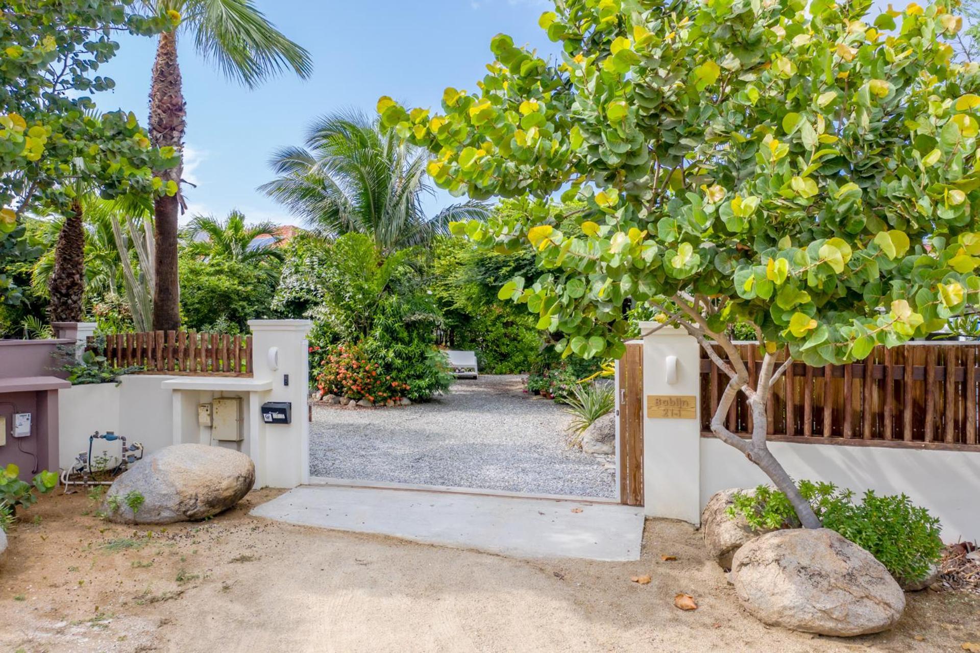 Naima Luxury Home, Cottage & Apartment Rentals Paradera エクステリア 写真